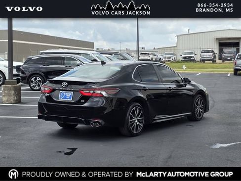 Used 2022 Toyota Camry SE FWD image 4