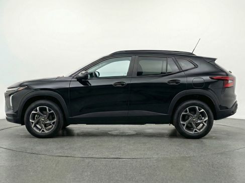 Used 2025 Chevrolet Trax LT w/ LT Convenience Package FWD image 5