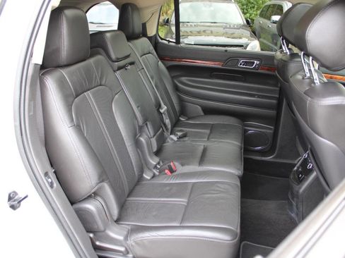 Used 2019 Lincoln MKT AWD image 33