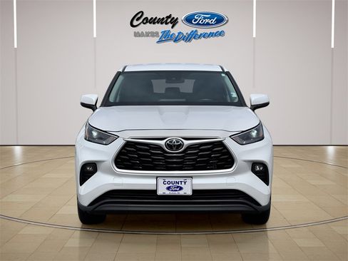 Used 2024 Toyota Highlander LE image 12