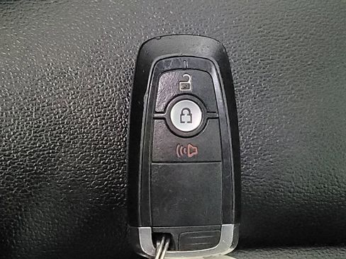 Used 2020 Ford Edge SEL image 32