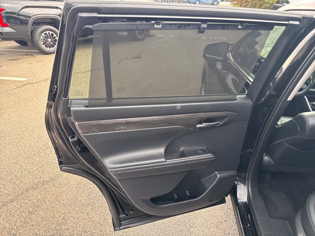 Used 2020 Toyota Highlander Limited AWD/4WD image 38
