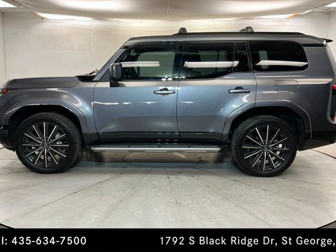 Used 2024 Lexus GX 550 w/ Accessory Package (Z1) AWD/4WD image 2