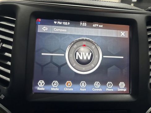 Used 2022 Jeep Cherokee Latitude w/ Sun & Sound Group image 24