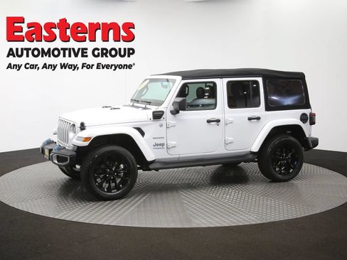 Used 2022 Jeep Wrangler Unlimited Sahara w/ Cold Weather Group AWD/4WD image 59