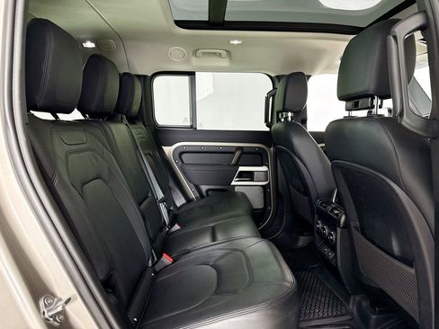 Used 2023 Land Rover Defender 130 SE image 15