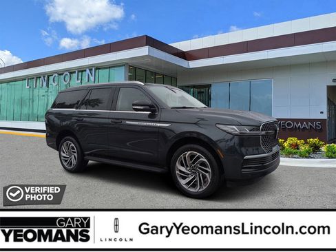 New 2026 Lincoln Navigator Premiere AWD/4WD image 1