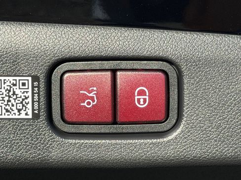 New 2026 Mercedes-Benz E 53 AMG e 4MATIC Sedan image 13