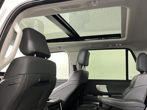 Used 2025 Ford Expedition Active image 16