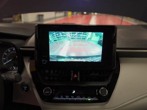 Used 2023 Toyota Corolla SE w/ SE Package image 24