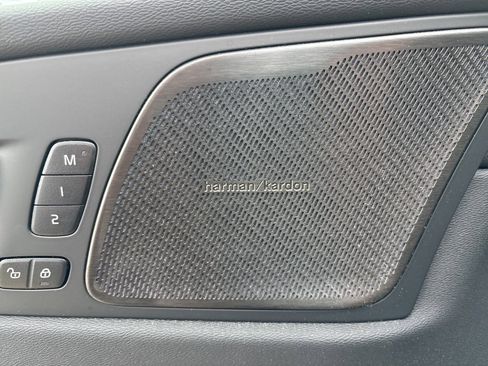 Certified 2024 Volvo XC60 B5 Ultimate w/ Protection Package Premier image 16