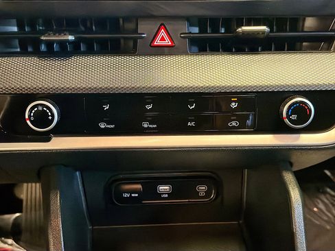 Used 2025 Kia Sportage LX image 22