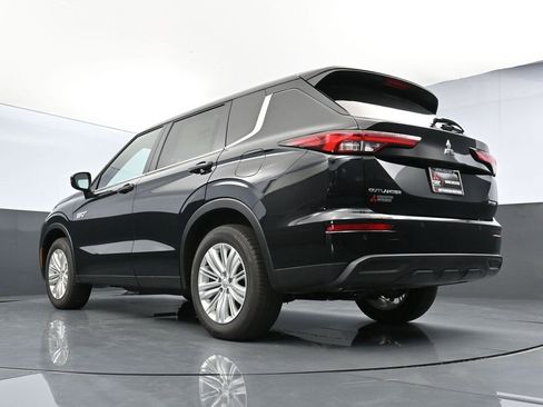 New 2025 Mitsubishi Outlander ES image 28