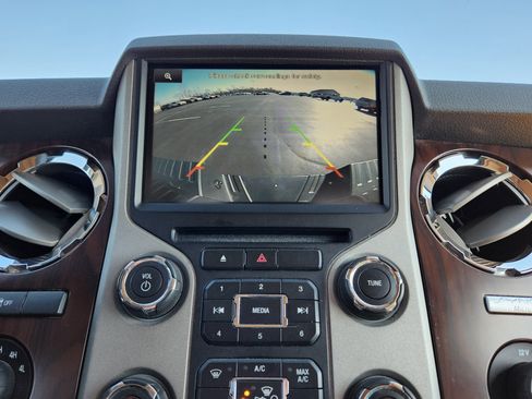 Used 2014 Ford F250 Lariat w/ Lariat Ultimate Package image 19