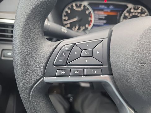 Used 2025 Nissan Altima 2.5 SV FWD image 14