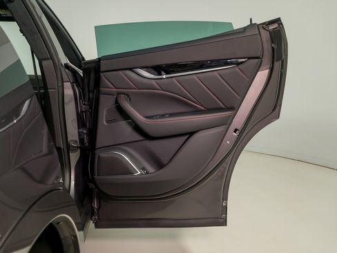 Used 2024 Maserati Levante GT Ultima image 27