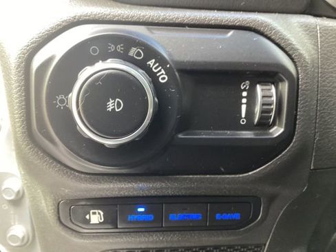 Used 2023 Jeep Wrangler Unlimited Sahara w/ Cold Weather Group image 13