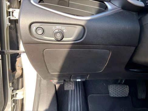 Used 2021 Chevrolet Malibu LS FWD image 32