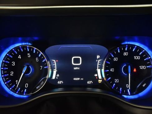 Certified 2025 Chrysler Pacifica Select image 25