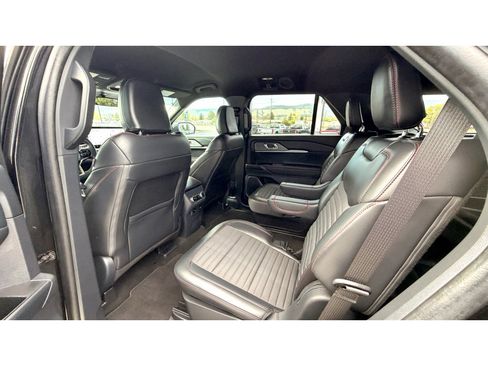 Used 2025 Ford Explorer ST-Line AWD/4WD image 15