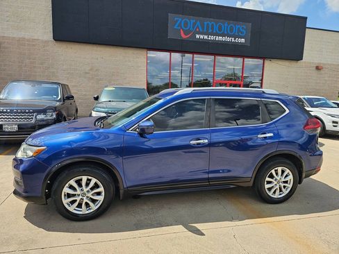 Used 2018 Nissan Rogue SV w/ Premium Package FWD image 3