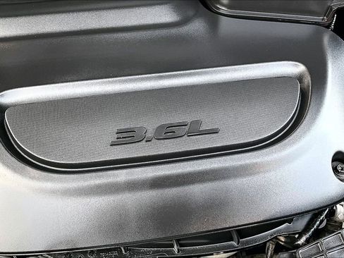 Used 2024 Chrysler Pacifica Touring-L image 35