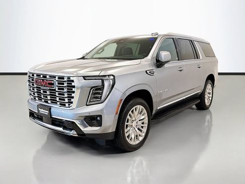 Used 2025 GMC Yukon XL Denali AWD/4WD image 13