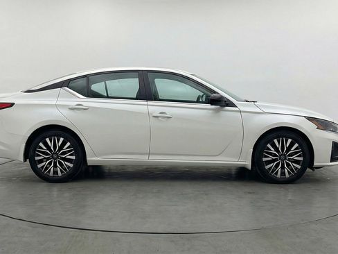 Used 2025 Nissan Altima 2.5 SV image 11