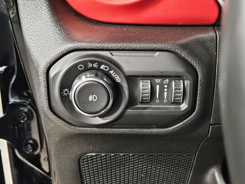 Used 2018 Jeep Wrangler Unlimited Rubicon AWD/4WD image 25
