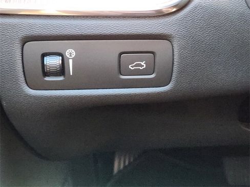 Used 2021 Volvo XC60 T5 Inscription w/ Advanced Package image 23