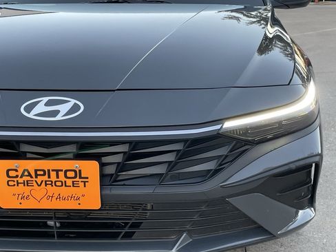 Used 2025 Hyundai Elantra Blue image 7