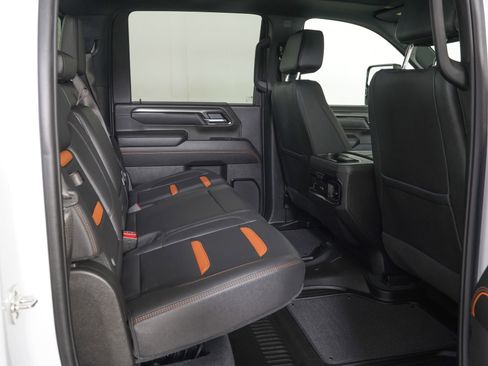 Used 2025 GMC Sierra 2500 AT4 w/ AT4 Premium Plus Package AWD/4WD image 10