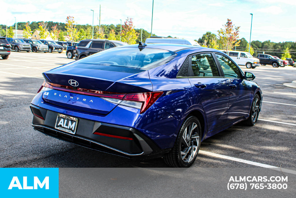 Used 2025 Hyundai Elantra SEL FWD image 5
