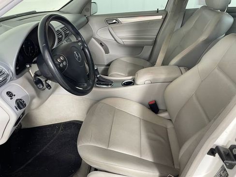 Used 2005 Mercedes-Benz C 230 Sedan image 2