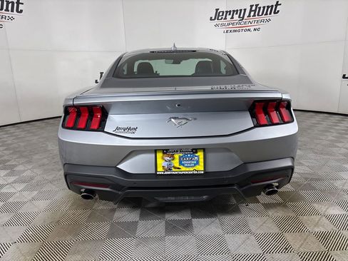 Used 2024 Ford Mustang Premium image 6