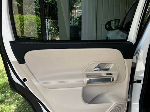 Used 2023 Mercedes-Benz GLB 250 image 11