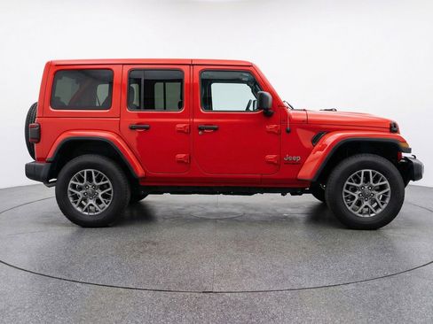 Used 2025 Jeep Wrangler Sahara image 11