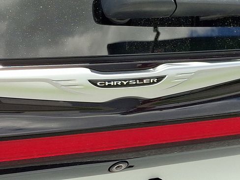 Used 2023 Chrysler Pacifica Limited w/ Uconnect Theater Family Group FWD image 45