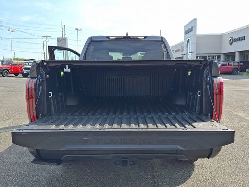 Used 2025 Toyota Tundra Limited AWD/4WD image 29