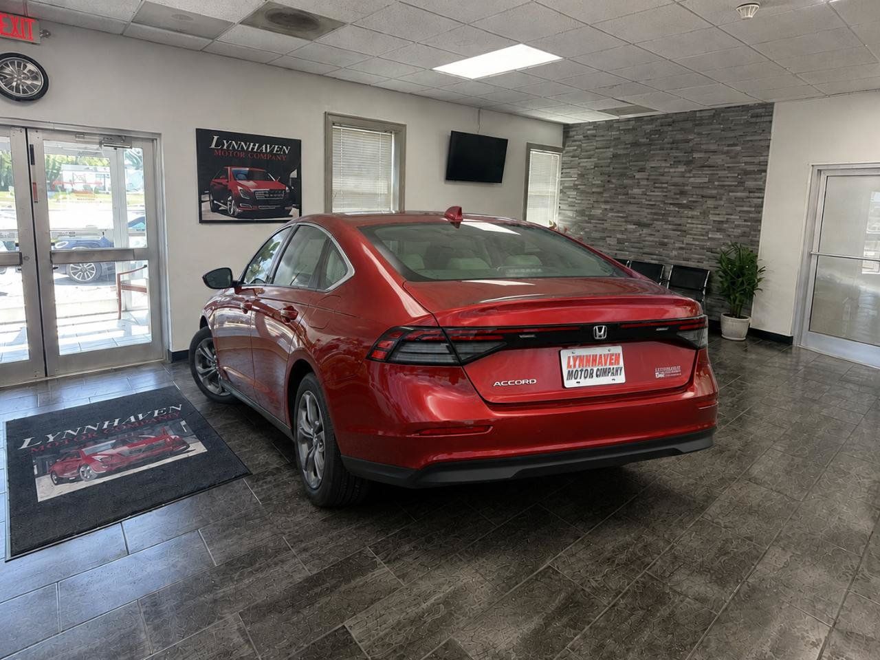 Used 2023 Honda Accord EX image 5