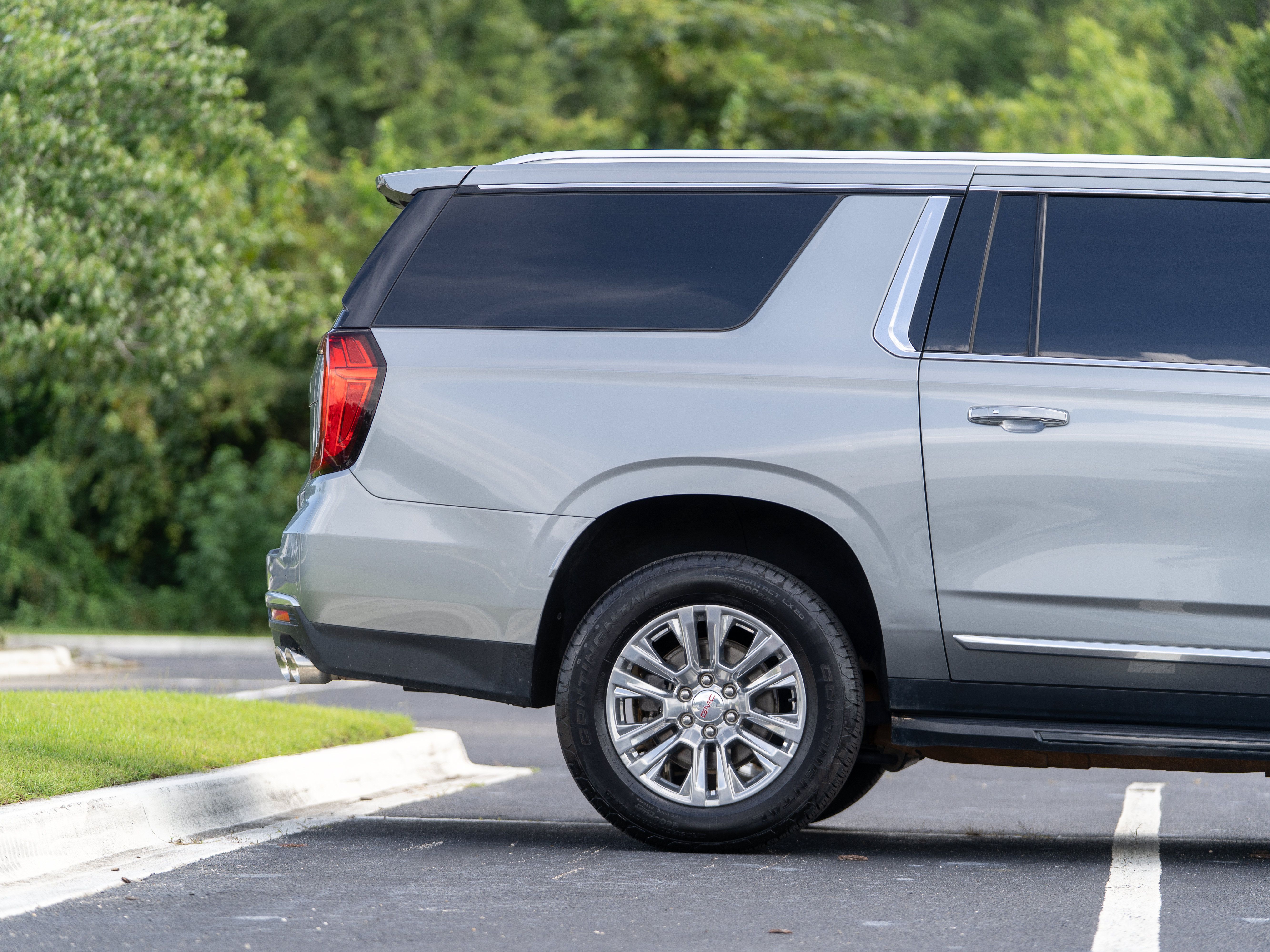 Used 2023 GMC Yukon XL Denali RWD image 6