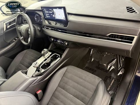 Used 2025 Mitsubishi Outlander SE AWD/4WD image 21