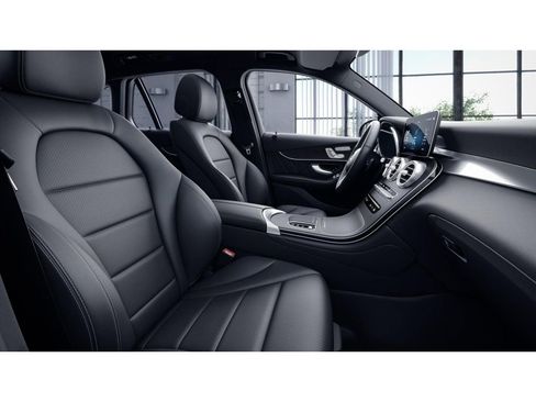 Certified 2022 Mercedes-Benz GLC 300 4MATIC image 4