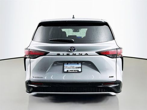 Certified 2025 Toyota Sienna XSE image 6