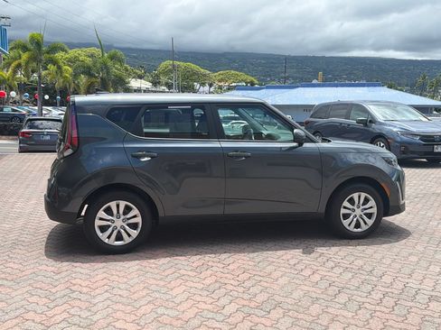 Used 2025 Kia Soul LX FWD image 5