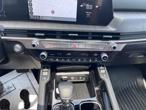 Certified 2024 Kia Telluride EX w/ EX Captain's Chair Package FWD image 16