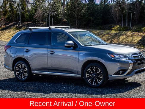 Used 2018 Mitsubishi Outlander 4WD Plug-In Hybrid image 9
