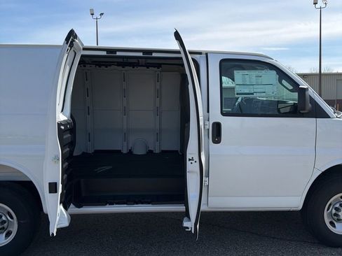 New 2025 Chevrolet Express 2500 image 15
