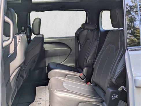New 2026 Chrysler Pacifica Select image 18