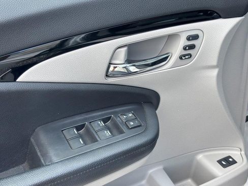 Used 2019 Honda Pilot Touring image 19